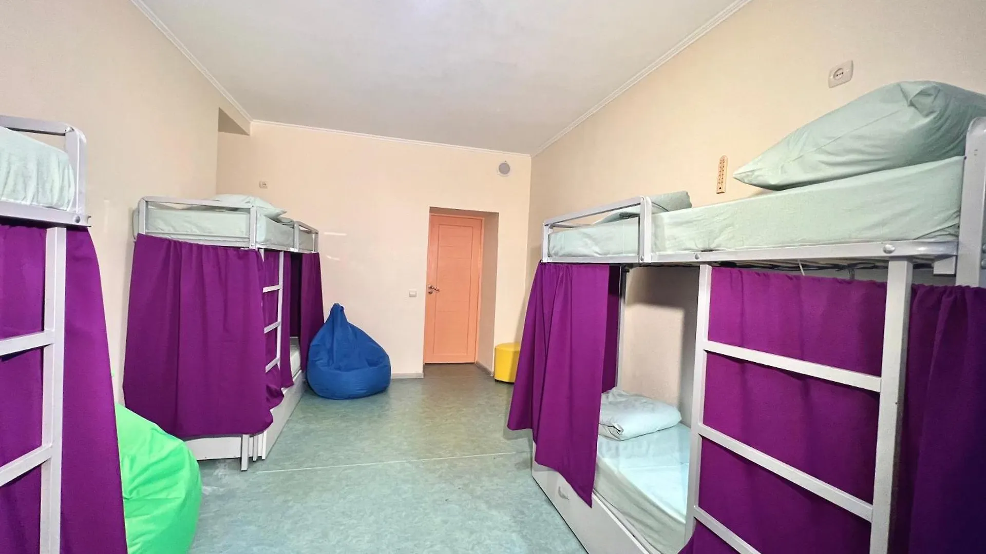 Demeevsky Hostel Kijów Ukraina